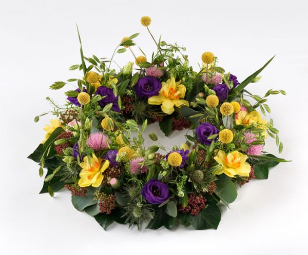 Naturkrans i forårsblomster