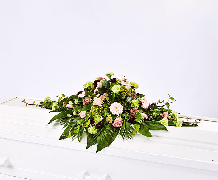 Kistepynt i årstidens blomster - Blomster til begravelse