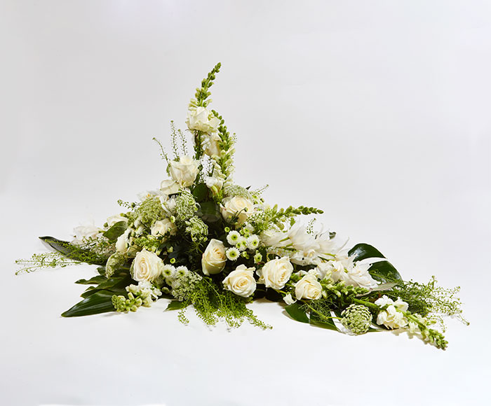 Hvid båredekoration - Blomster til begravelse