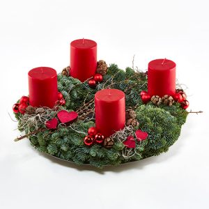Adventskrans med røde bloklys