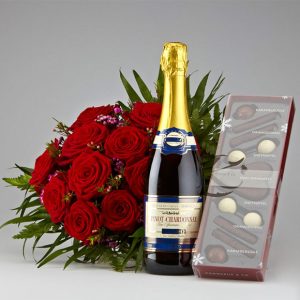 Røde roser, mousserende vin og chokolade