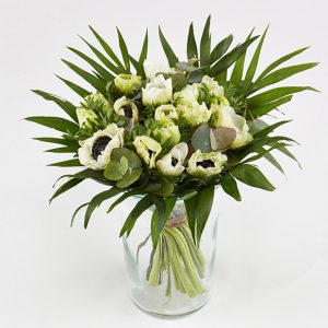 Buket franske anemoner i lyse nuancer