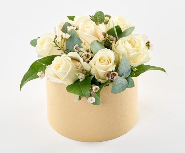 Blomsteræske med roser, floristens valg