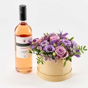 Nydelig blomsteræske med rosévin