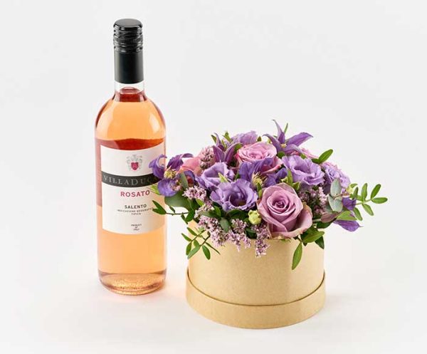 Nydelig blomsteræske med rosévin