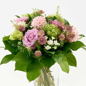 Lav tæt buket i lime og lyserøde nuancer.