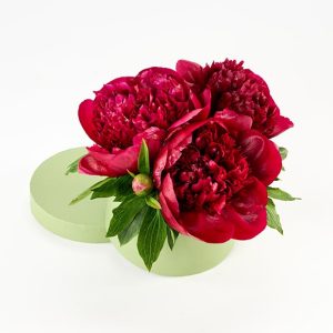 Bonderoser i en grøn blomsteræske.