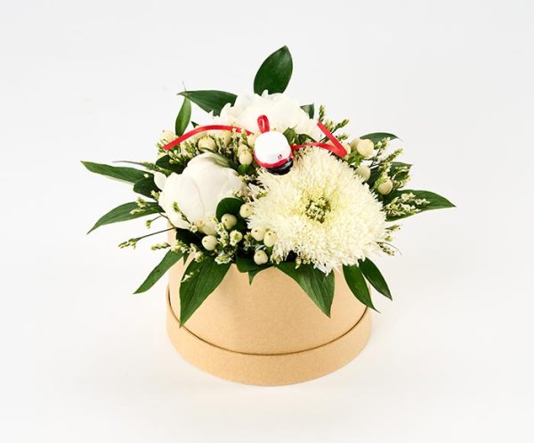 Lys student blomsteræske med rød hue