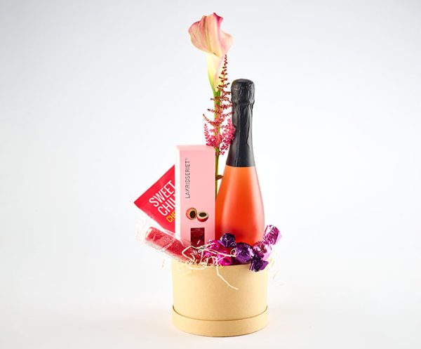 Godt til ganen æske, med rosévin og blomster