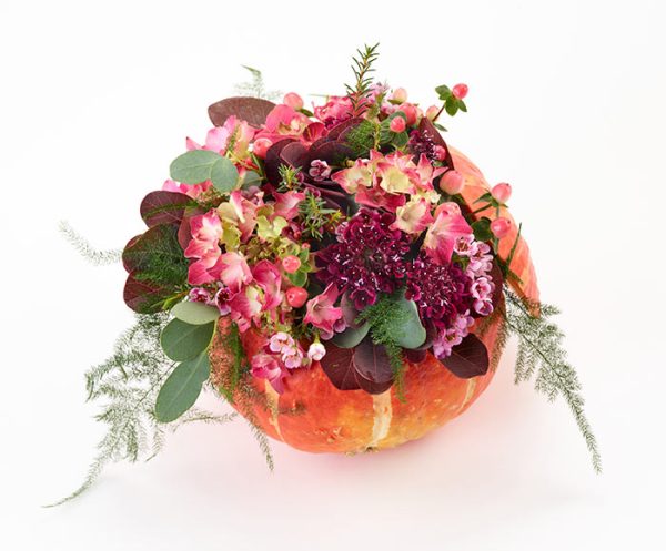 Hyggeligt græskar med blomster