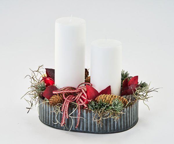 Traditionel juledekoration i rød og hvid