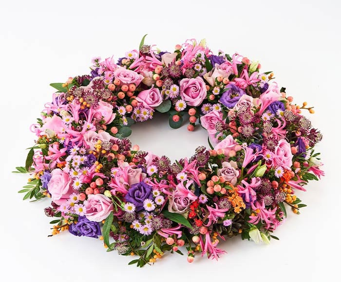 Kreativ og vinterlig begravelseskrans - Blomster til begravelse