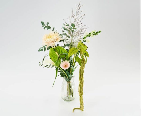 Kreativ buket, årstidens blomster