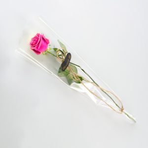 Lyserød rose til konfirmanden