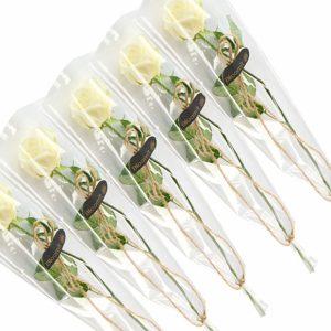 5 elegante hvide roser, gavepakket