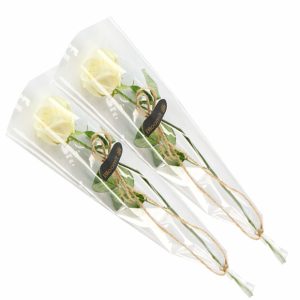 2 elegante hvide roser, gavepakket
