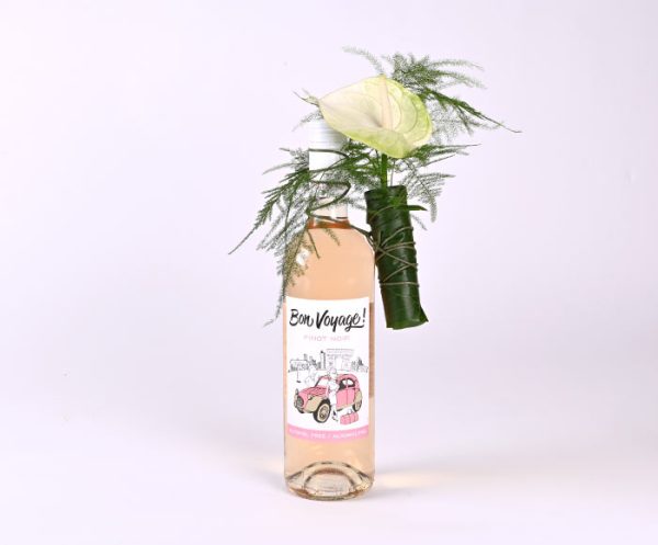 Alkoholfri rosévin med smuk blomsterpynt
