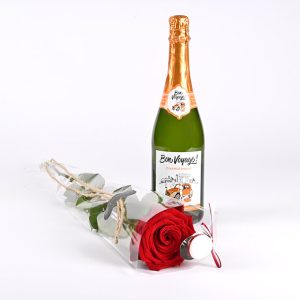 Alkoholfrie bobler med rose og rød studenterhue