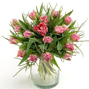 Frisk buket lyserøde tulipaner