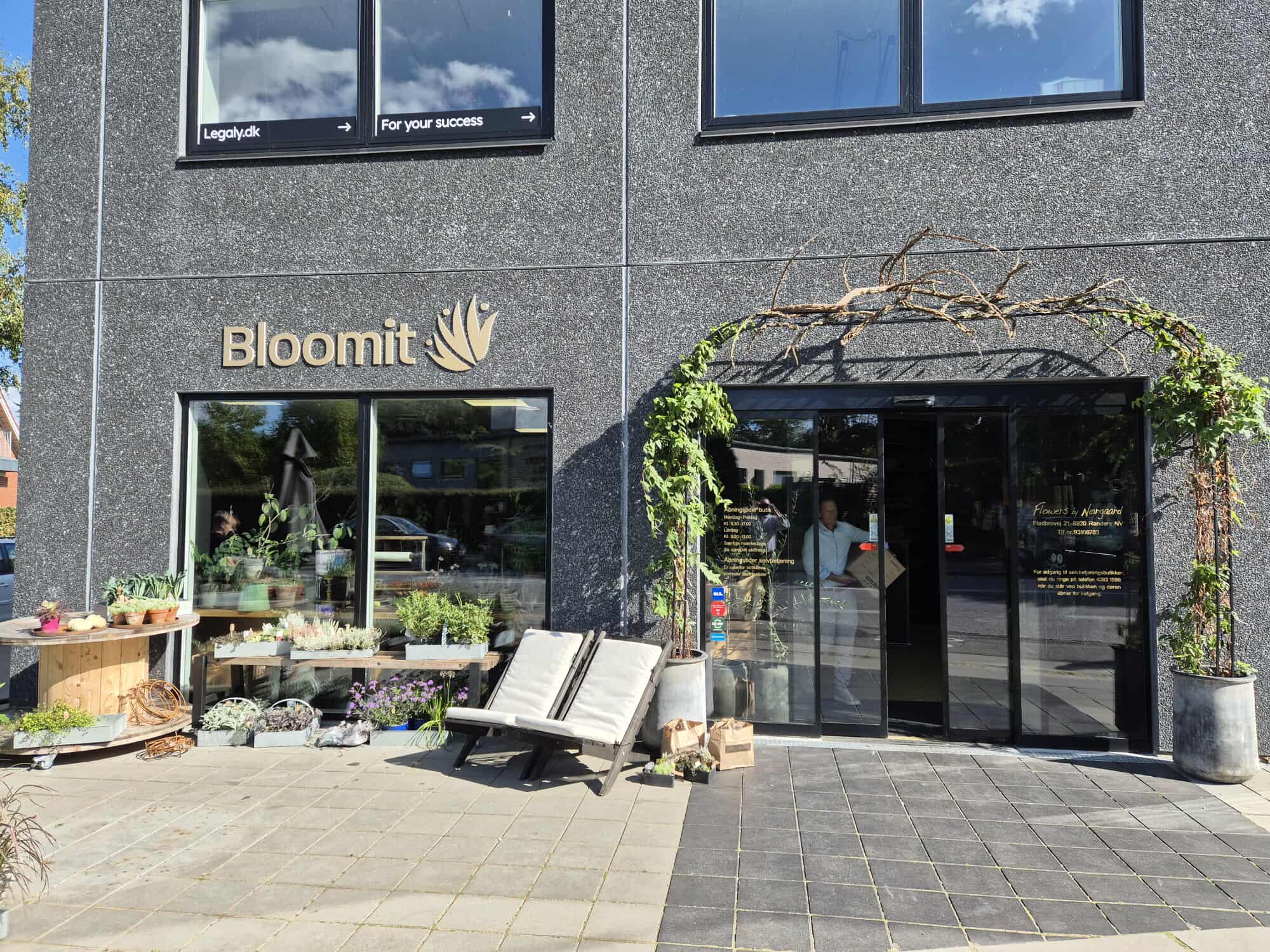Flowers By Nørgaard - viser butikkens facade.