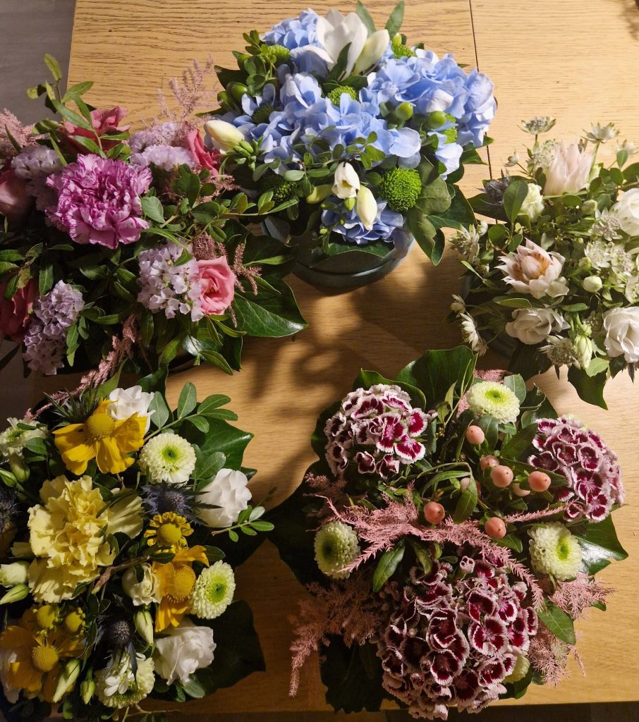 Forskellige blomsteræsker.